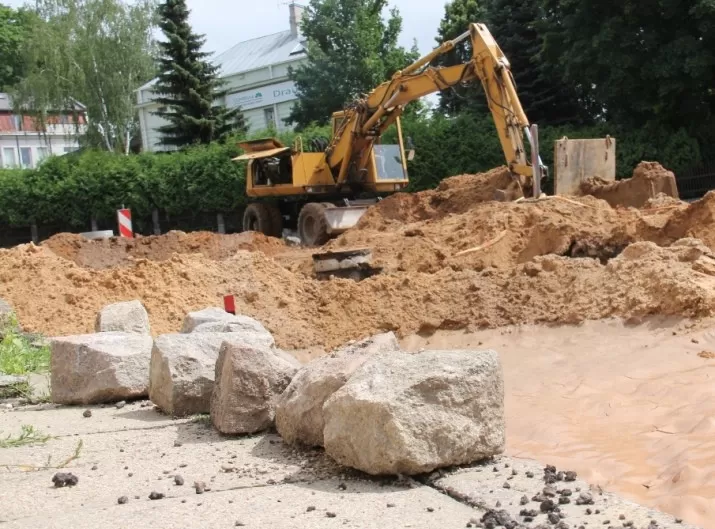 Kur panaudoti istorinį grindinį: Rotušės aikštėje ar Kristaus Prisikėlimo bažnyčioje?