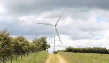 Lietuvoje stabdo naujų vėjo jėgainių sparnus