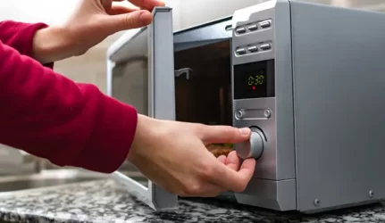 Pamokos apie saugų elgesį su elektra ir energetiko profesiją – LESTO indėlis į profesinę savanorystę