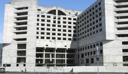 Apleistų pastatų šeimininkai išsisukinėja