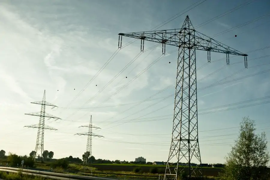 Elektros energijos tiekimas atnaujinamas nutolusių vietovių gyventojams