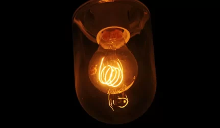 Nuo 2013 m. įmonėms nebebus taikomos visuomeninės elektros energijos kainos