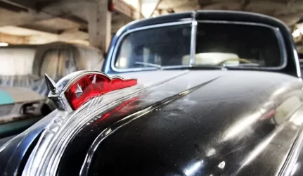 Kauno centre stovinčiuose istoriniuose pastatuose išsaugota šalies automobilizmo ištakų dvasia