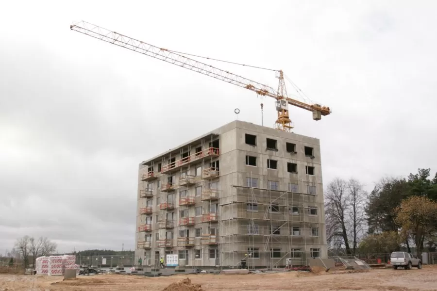Sostinės Pilaitės prospekte iškilo naujas daugiabutis