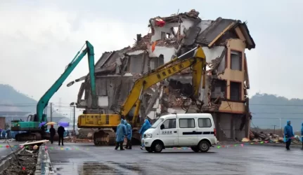 Kinijoje griaunamas interneto sensacija tapęs namas