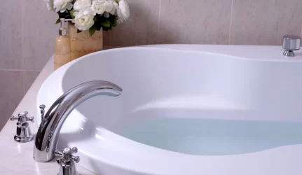 Naujas įdėklas senoje ketaus vonioje – praktiška ir pigu