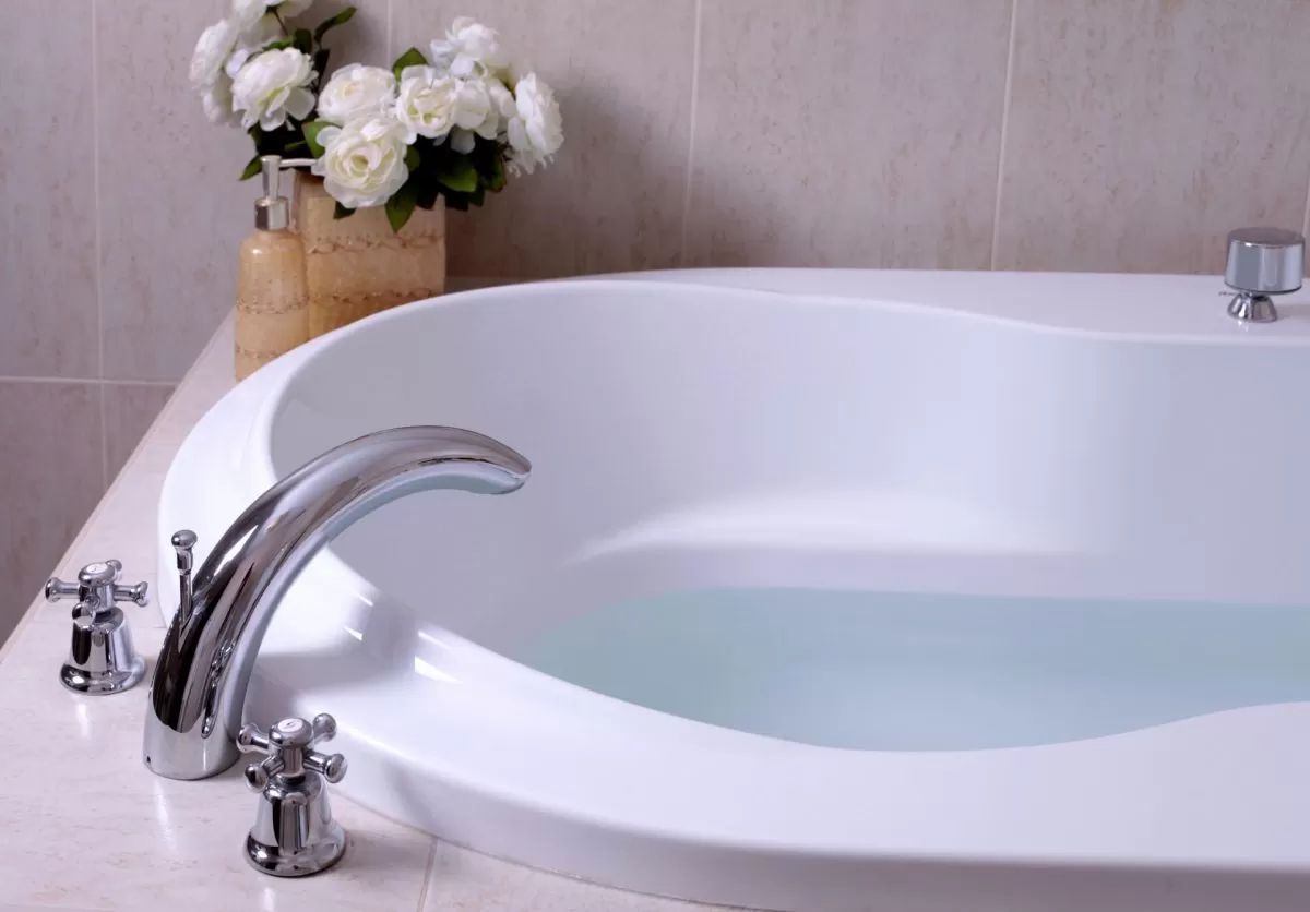 Naujas įdėklas senoje ketaus vonioje – praktiška ir pigu