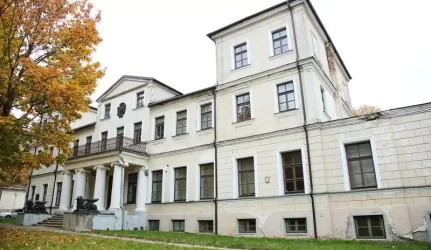 Grafų Zubovų dvaro pastatas sudegė dėl elektros gedimų