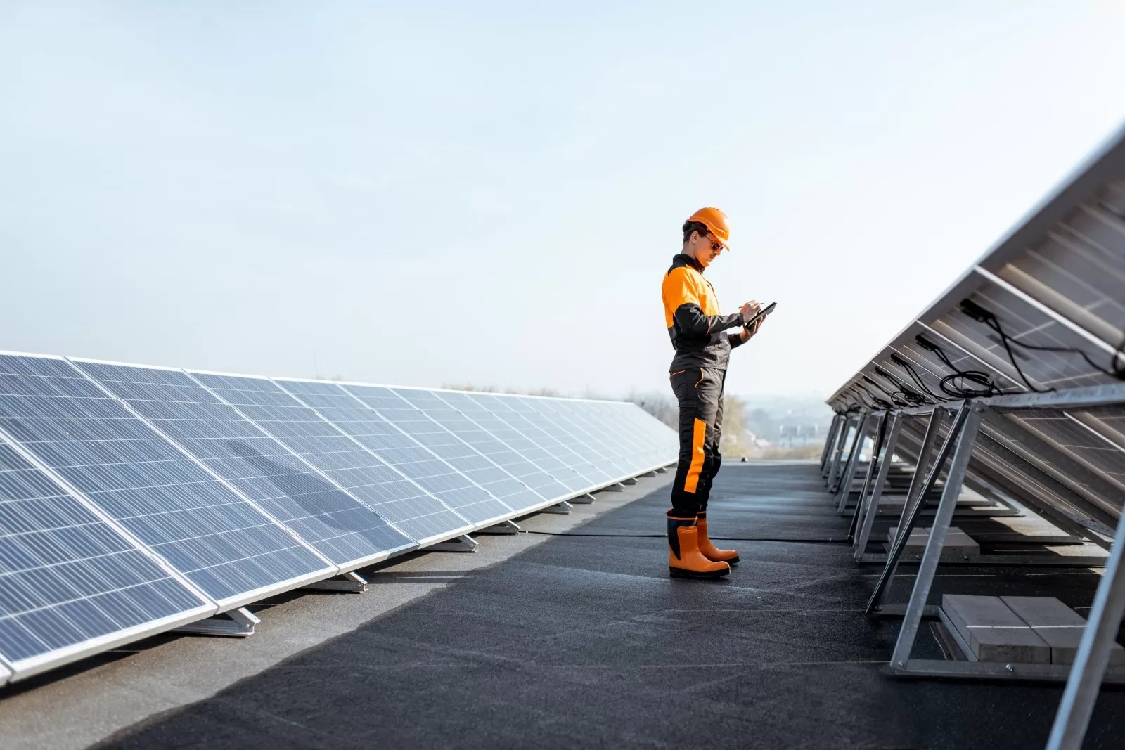 Ministerijos komentaras dėl leidimų plėsti elektros energijos gamybos pajėgumus saulės elektrinėms