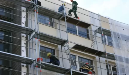 Po renovacijos nesibaigia skundai dėl varvančio stogo, pelijančių sienų