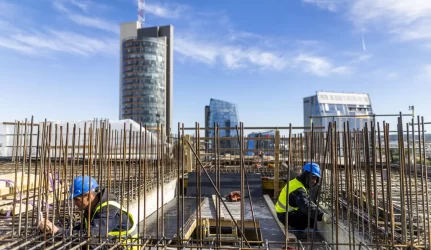 Sostinėje vėl įsibėgėja statybos