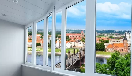 Optimalūs balkonų stiklinimo sprendimai