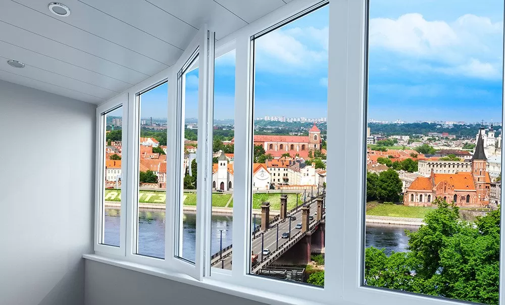 Optimalūs balkonų stiklinimo sprendimai