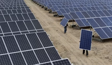 Paleista pirmoji didelė Jungtinių Arabų Emyratų saulės jėgainė