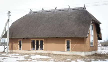 Šiaudinių namų entuziastas: anksčiau tokia statyba buvo greita ir pigi, dabar – tik greita