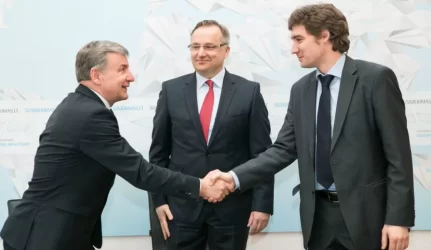 Susisiekimo ministerijoje pasirašyta pirmoji Lietuvos kelių statybos sektoriuje viešosios ir privačiosios partnerystės sutartis