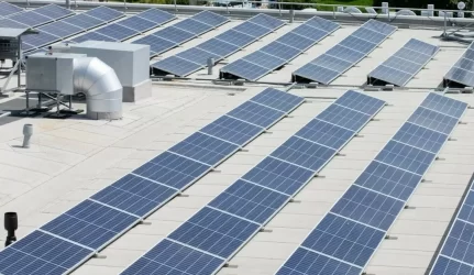 saulės elektrinė ant daugiabučio stogo