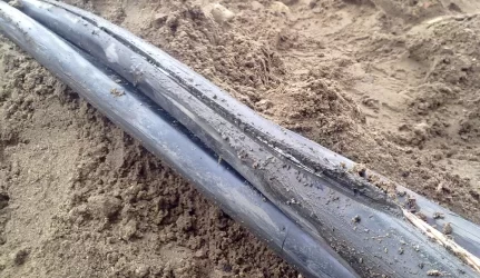 Pradedant pavasario darbus būtina saugotis po žeme nutiestų elektros kabelių