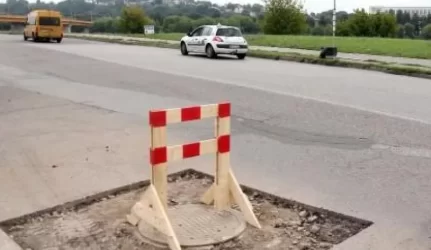 Dėl netvarkomų šulinių dangčių – įspėjimas bendrovės „Kauno vandenys“ vadovams