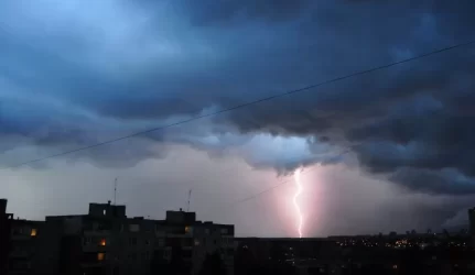 Apsaugoti būstą nuo žaibo iškrovos tėra vienintelis būdas