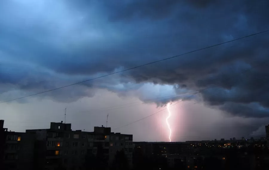 Apsaugoti būstą nuo žaibo iškrovos tėra vienintelis būdas