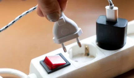 Po škvalo 3000 vartotojų liko be elektros