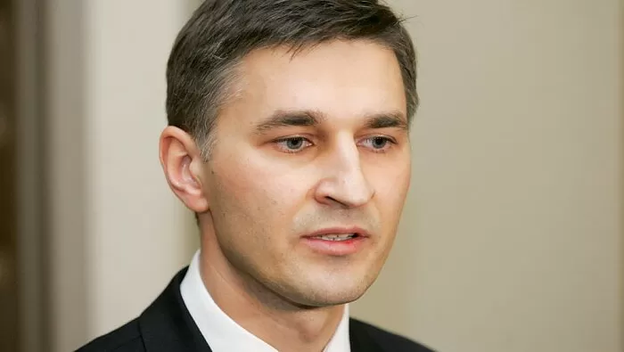 Ministras: „Gazprom“ kol kas nenusiteikęs mažinti dujų kainos