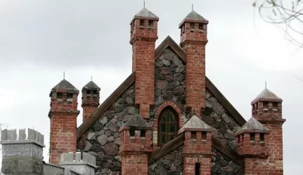 Griūvantys Šiaulių regiono dvarai vis labiau atsigauna