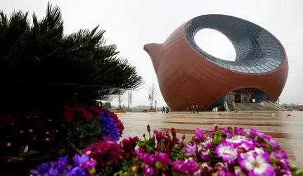 Kinijoje pastatais tampa ir arbatinukai