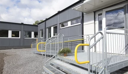 Cramo, sparčiai plėtodama modulinių patalpų verslą, pristato naują prekės ženklą Cramo Adapteo