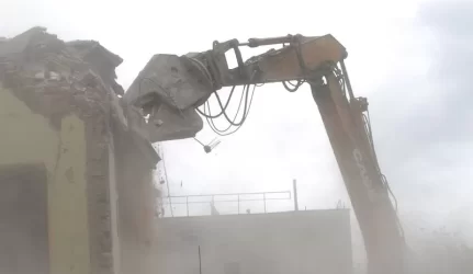 Nugriautas savavališkas statinys Ukmergės centre