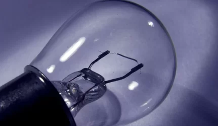 Nuo vasario už elektrą atsiskaityti reikia naujomis elektros kainomis