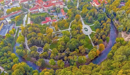 Bernardinų sodą papuošė 11 keramikos skulptūrų iš Panevėžio