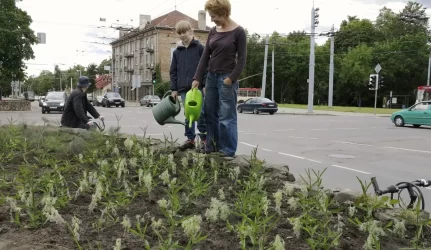 Įmonė maziejisodai.lt mieste įrengė naują gėlyną Švitrigailos ir J. Basanavičiaus gatvių sankirtoje