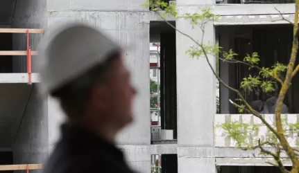 Perspėjo dėl iš barų ištrauktų statybininkų