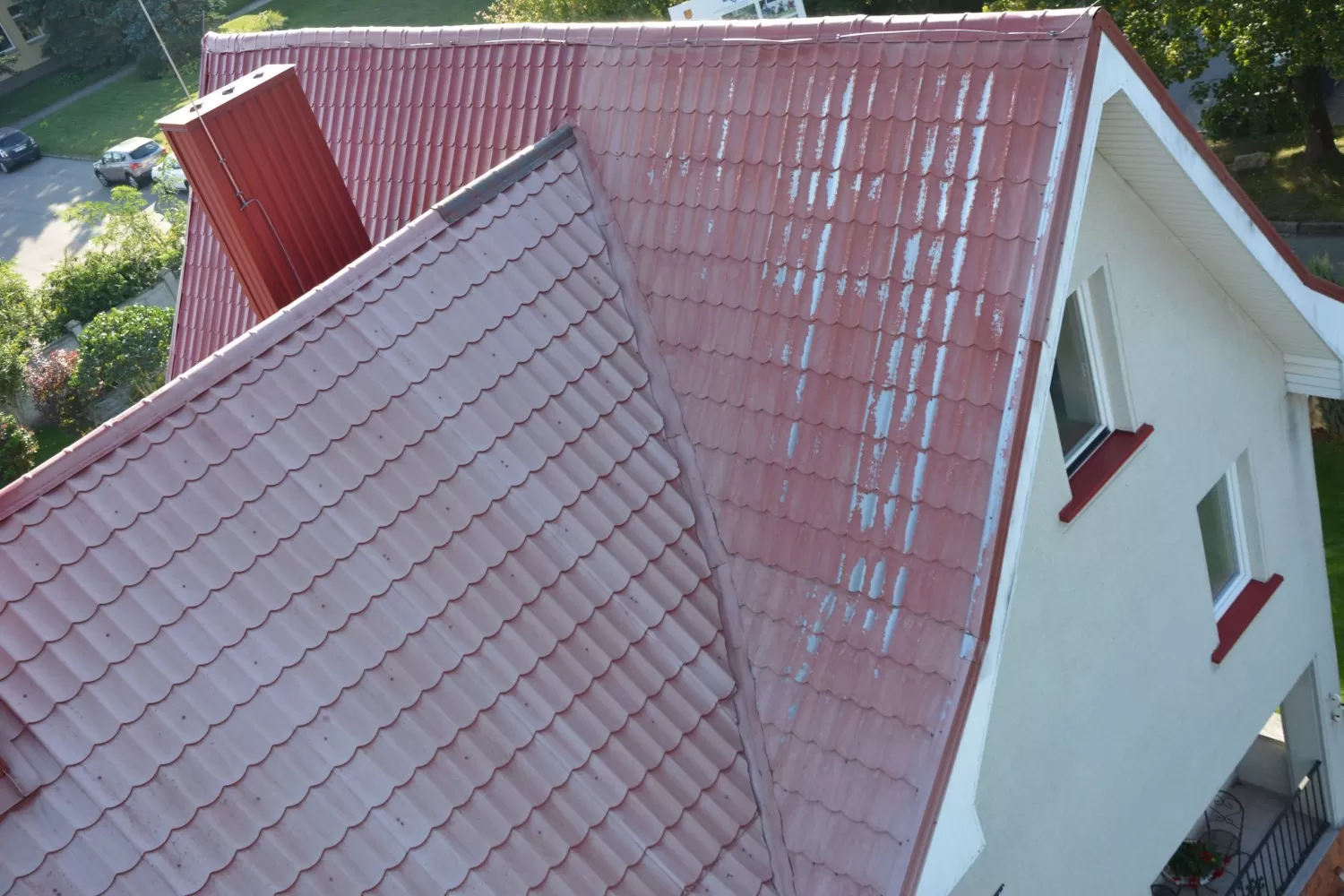Dažai ir hermetikai – alternatyva stogo keitimui