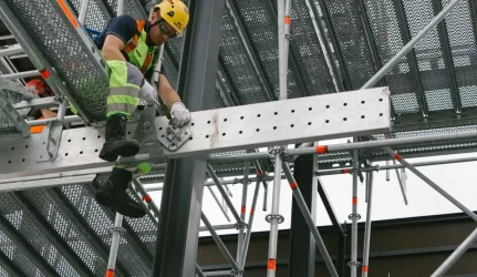 Cramo pristato naują mokymų programą apie pastolius