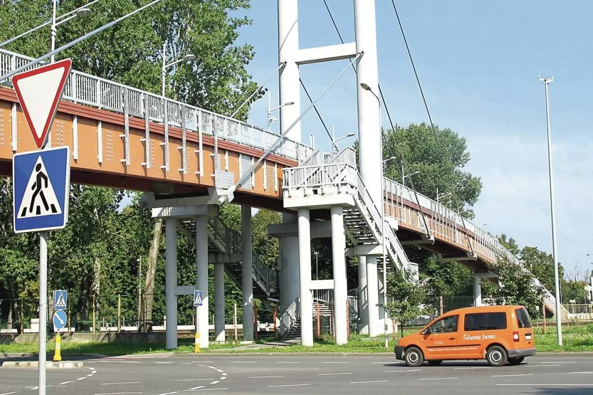 Tiltas per geležinkelį Klaipėdoje