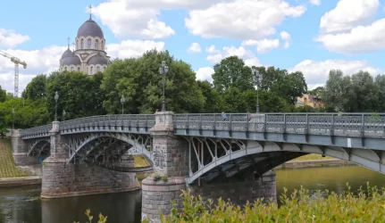 Vilniuje nuo šiol kas vakarą moderniai švies Žvėryno tiltas