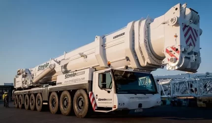 Į Lietuvą atplukdytas didžiausias Baltijos šalyse automobilinis teleskopinis kranas