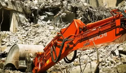 Vilniuje priverstinai griaunamas dar vienas savavališkas statinys