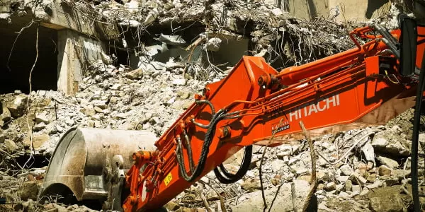 Vilniuje priverstinai griaunamas dar vienas savavališkas statinys