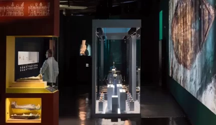 Keliaujančiai Egipto parodai stiklo gamintojas “Guardian” įrengė unikalias vitrinas