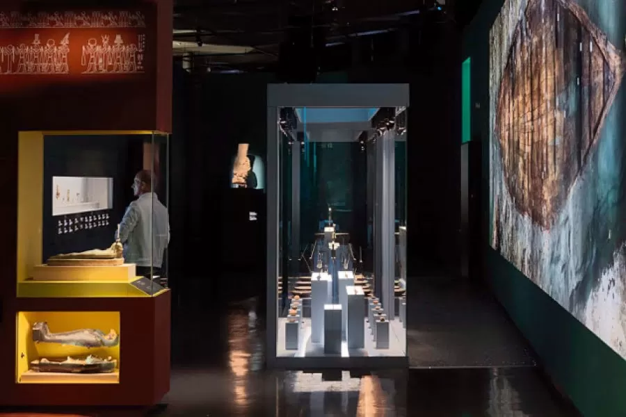 Keliaujančiai Egipto parodai stiklo gamintojas “Guardian” įrengė unikalias vitrinas