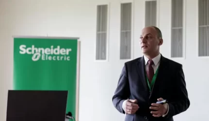 „Schneider Electric“ Energijos universiteto registruotų dalyvių skaičius pasiekė 500 000
