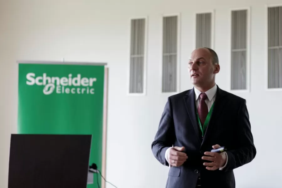 „Schneider Electric“ Energijos universiteto registruotų dalyvių skaičius pasiekė 500 000