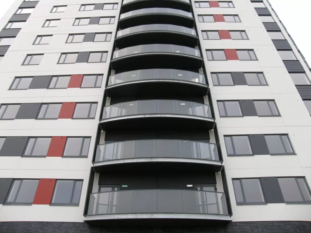 Renovuotuose namuose – saugesni balkonų aptvarai
