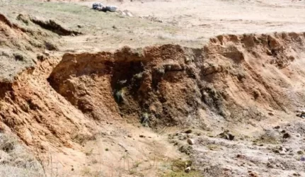 Be leidimo smėlį ir žvyrą kasusi bendrovė įpareigota sumokėti daugiau kaip milijoną eurų