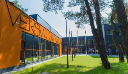 Kaune kyla pirmoji per Nepriklausomybės metus naujai statoma mokykla