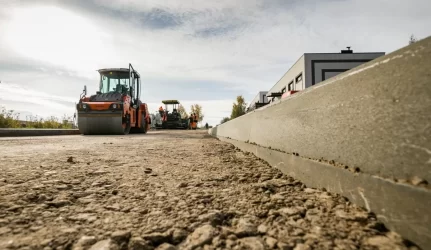 Naujakurių bendruomeniškumas spartina žvyrkelių asfaltavimą